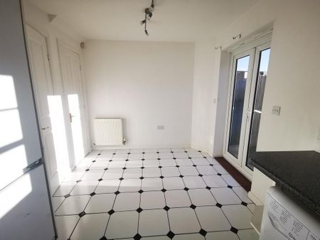 2 bedroom terraced house to rent - Photo 5