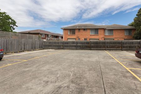 17/45 Woolton Avenue, Thornbury, VIC 3071 - Photo 2