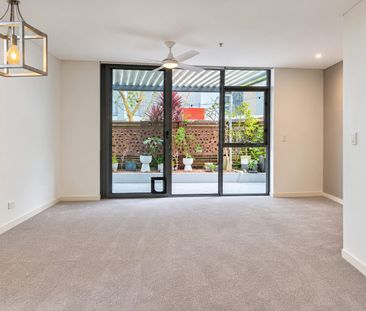 Spacious Ground Floor Lux Living with a Private Outdoor Terrace - Photo 1