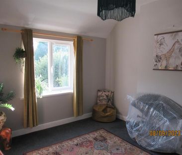 3 bedroom semi-detached house to rent - Photo 2