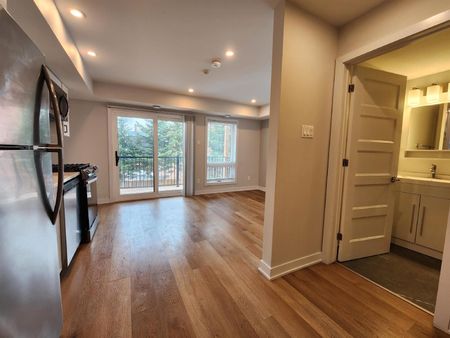 689 Churchill Avenue North - 104 - Photo 5
