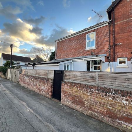 92 Summerland Avenue, Minehead, TA24 - Photo 3