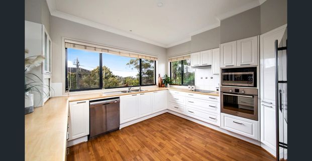 Stylish Single-Level Family Living - Photo 1