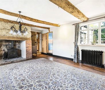 Stunning Grade II Listed 5-Bedroom Property with a garden office in... - Photo 3