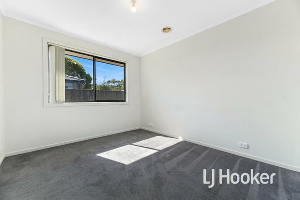 Lovely Three Bedroom Home - Photo 1