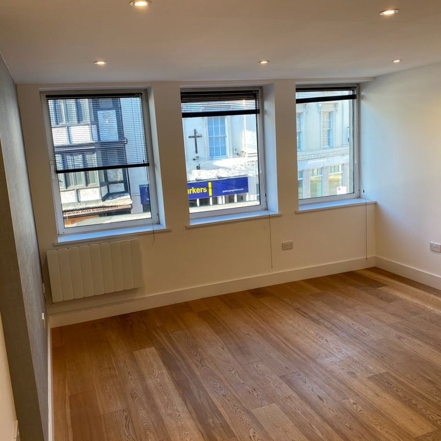 2 Bed Flat, Sussex House, RG1 - Photo 1