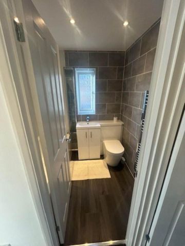 2 bedroom semi-detached house to rent - Photo 5