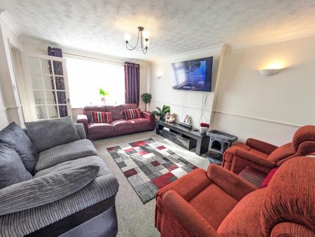3 bedroom semi-detached house to rent - Photo 5