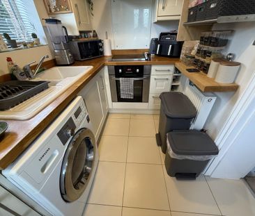 1 bedroom mews to rent - Photo 6