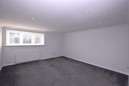 4 bedroom detached house to rent - Photo 2