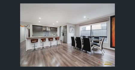 4-Bedroom Family Home in a Prime Craigieburn Location with a Solar System! - Photo 3