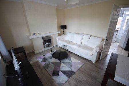 3 bedroom terraced house to rent - Photo 4