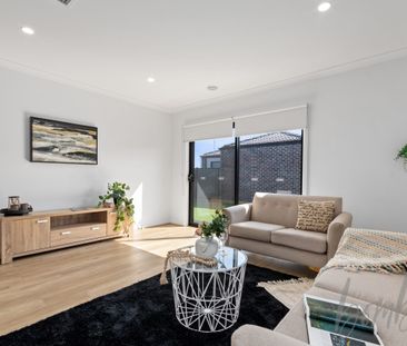 MODERN FAMILY HOME AND PERFECT LOCATION - Photo 2