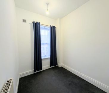 2 bedroom end of terrace house to rent - Photo 2
