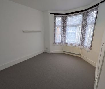 2 Bed Flat, Fanshawe Avenue, IG11 - Photo 5