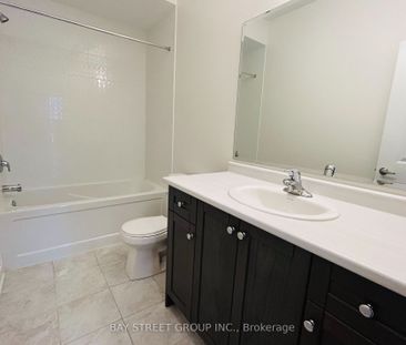 Townhouse For Lease | N8147586 - Photo 2