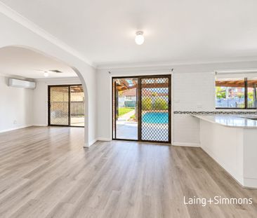 Spacious two-storey family home with pool - Photo 4