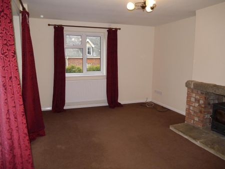 3 bedroom semi-detached house to rent - Photo 4