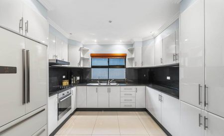 4 Bedroom Duplex with Park View!! - Photo 5