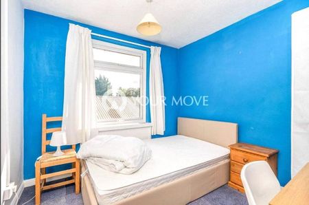 3 bedroom flat to rent - Photo 4