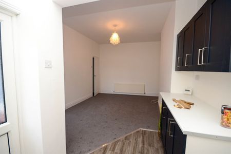 2 bed flat to rent in Wharton Street, South Shields, NE33 - Photo 4