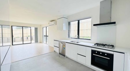 Near new family home located in Torbay - Photo 3