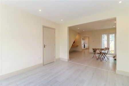 4 bedroom semi-detached house to rent - Photo 3