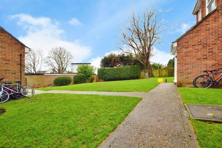 Oakley Close, Isleworth - Photo 3