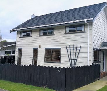 4 bedroom 2 bathroom large family home in Tawa - Photo 4