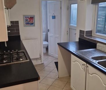 2 Beds - Terraced House - - Photo 5