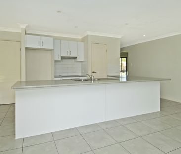 Neat and Tidy Family Home! - Photo 6
