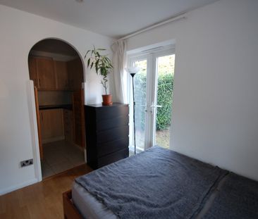 Studio Flat, Snowdon Drive, NW9 - Photo 4