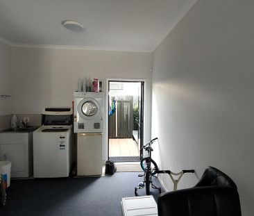 Stunning 3BR Karaka Retreat! - Photo 2