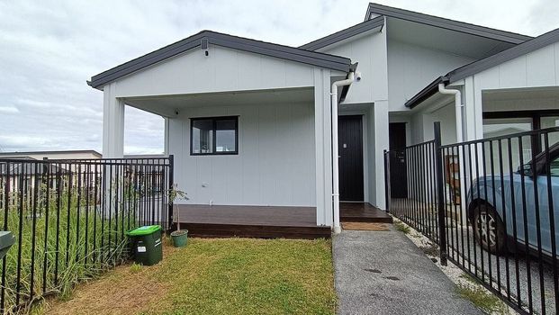 3-Bedroom Duplex– Warm, Stylish & Low Maintenance - Photo 1