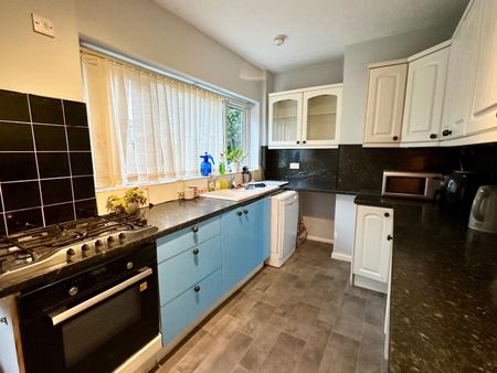 3 bedroom House To Let - Photo 5