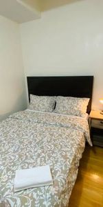 Available Now/ Nov1st ground floor Bachelor apt @ Kensington market - Photo 3