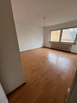 Sehr schöne 3 Zimmer-Wohnung mit Balkon und innen liegendem Wannenbad in EssenWest/Frohnhausen - Photo 1