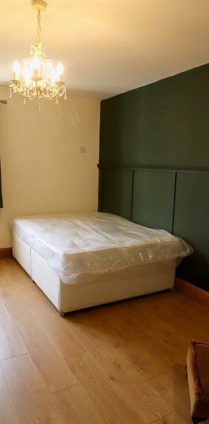 Lee Chapel South, Basildon - Photo 1