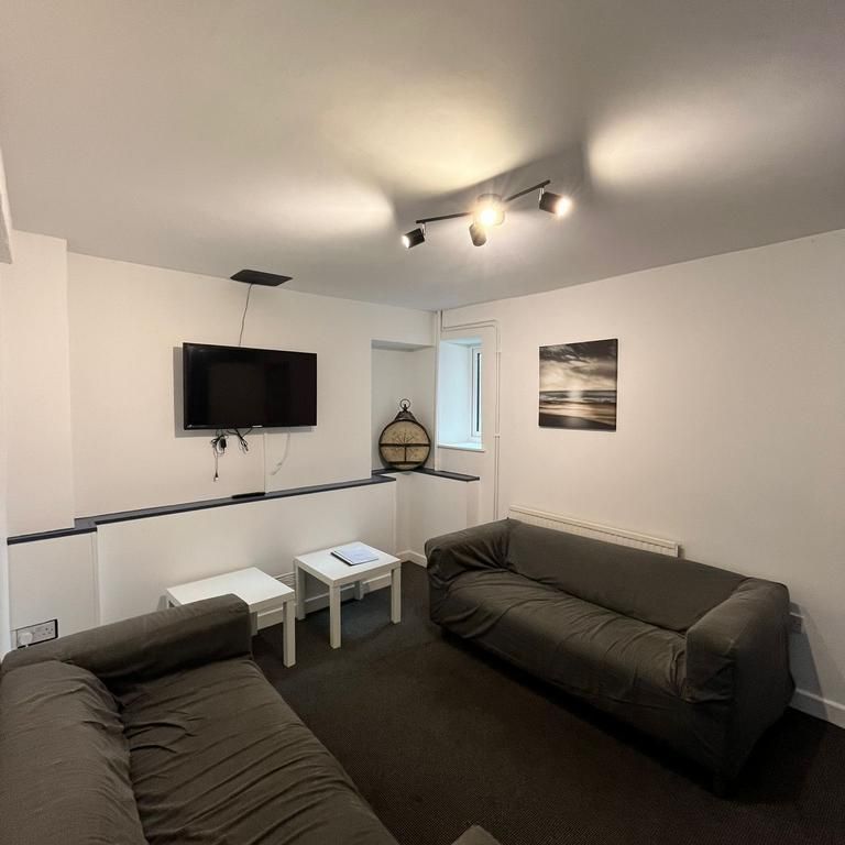 4 bedroom terraced house to rent - Photo 1