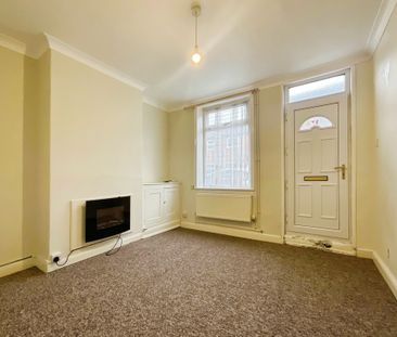 2 bedroom Mid Terraced House to let - Photo 2