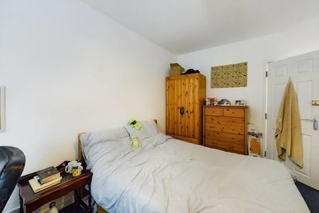 4 bedroom House To Let - Photo 3