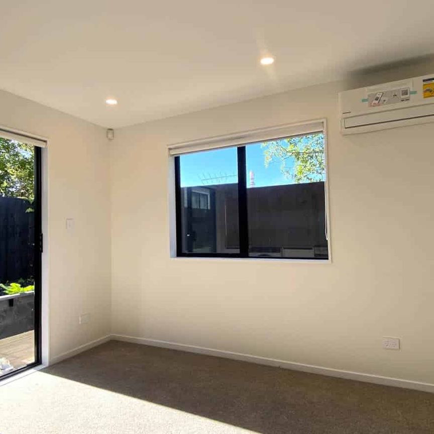 Spacious 2 Bedroom Apartment - Photo 1