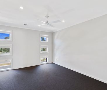 A Perfect Property with Amazing Parkland Views... with 2 Living Areas - Photo 6