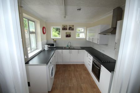 1 bed house / flat share to rent in Goring Road - Photo 3