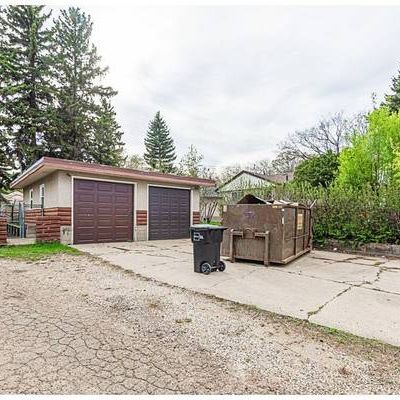 Newly Renovated Home with Separate Suites – Walkable and Bike-Friendly - Photo 1