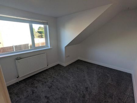 3 bedroom semi-detached house to rent - Photo 3