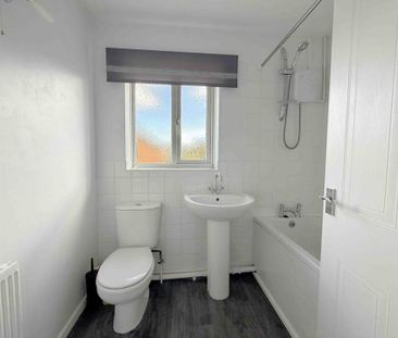 3 bedroom semi-detached house to rent - Photo 6