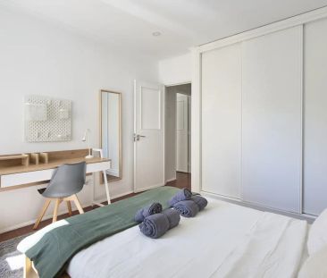 Room in a shared 4-bedroom apartment for rent in Lisbon. - Foto 3