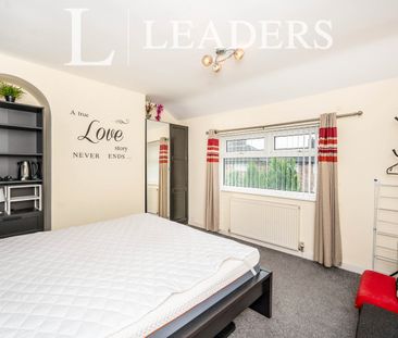 3 bedroom house to rent Central Avenue, L34 - Photo 6