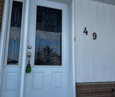 49 Doncaster Drive #Upper - Photo 4